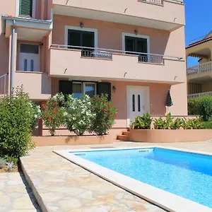 Apartments Lara & Luka Apartment